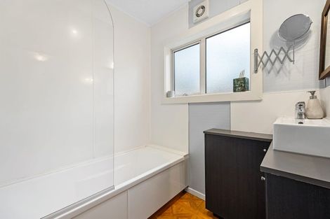 Photo of property in 16 Ngaio Street, Saint Martins, Christchurch, 8022