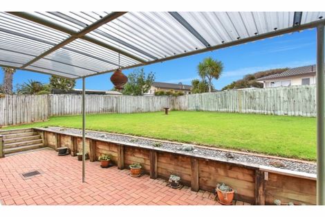 Photo of property in 15 Tonson Place, Weymouth, Auckland, 2103