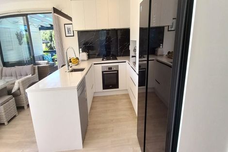 Photo of property in 2 Meenas Place, Cable Bay, 0420