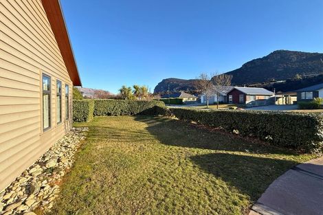 Photo of property in 8 Warbler Lane, Albert Town, Wanaka, 9305
