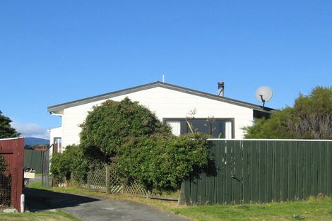 Photo of property in 36 Norfolk Crescent, Otaki Beach, Otaki, 5512