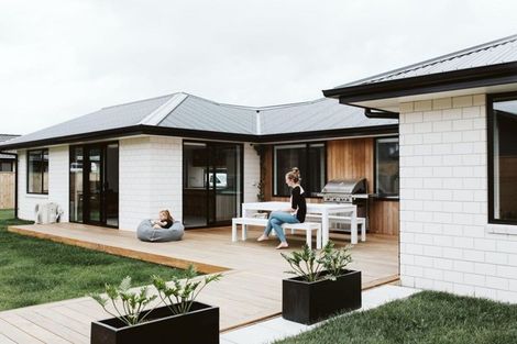 Photo of property in 138 Taupaki Road, Taupaki, 0782