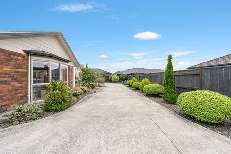Photo of property in 11 Chestnut Close, Kelvin Grove, Palmerston North, 4414