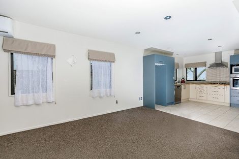 Photo of property in 2/48 Schnapper Rock Road, Schnapper Rock, Auckland, 0632