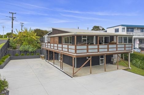 Photo of property in 2 Taipari Avenue, Raglan, 3225