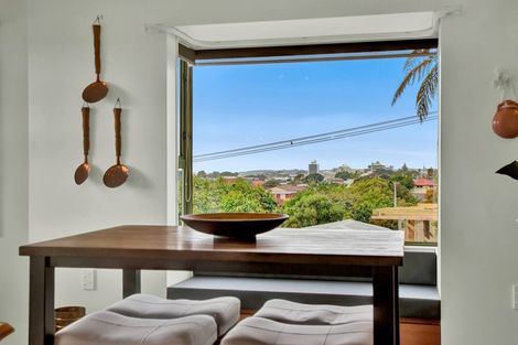 Photo of property in 339a Devon Street West, New Plymouth, 4310