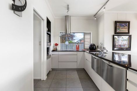 Photo of property in 34 Lake Crescent, Hamilton Lake, Hamilton, 3204