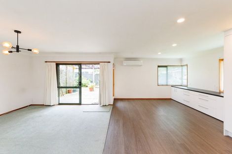 Photo of property in 9 Edgecombe Court, Roslyn, Palmerston North, 4414