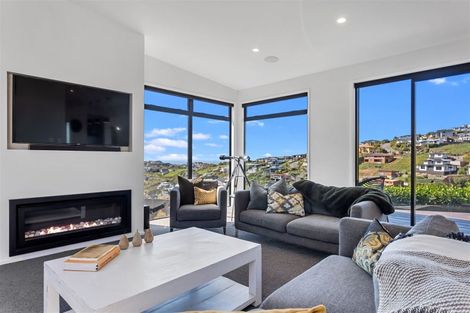 Photo of property in 17 Drayton Drive, Mount Pleasant, Christchurch, 8081