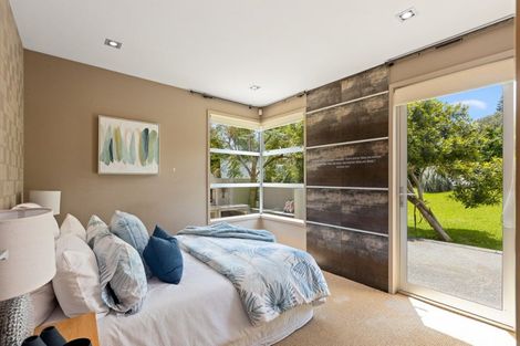 Photo of property in 42a Tindalls Bay Road, Tindalls Beach, Whangaparaoa, 0930