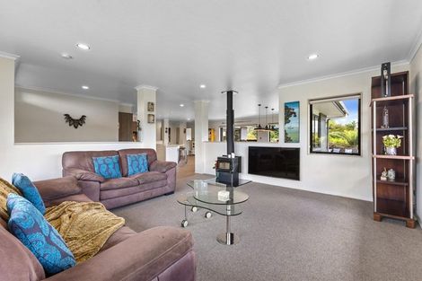 Photo of property in 71 Kaipara Road, Papakura, 2582