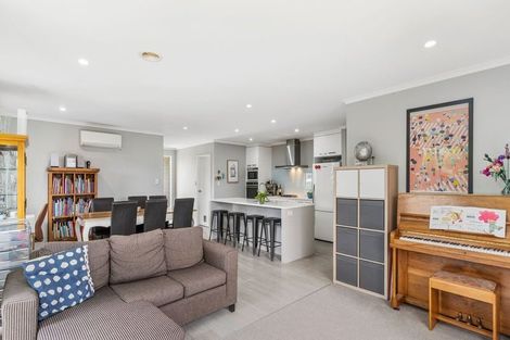 Photo of property in 33 Captain Mitchell Drive, Opaheke, Papakura, 2113