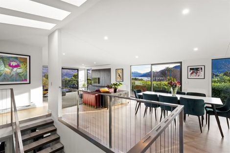 Photo of property in 34 Cedar Drive, Kelvin Heights, Queenstown, 9300