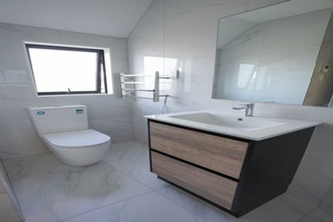 Photo of property in 4/19 Kingdale Road, Henderson, Auckland, 0610