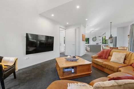 Photo of property in 70b Grand Vue Road, Kawaha Point, Rotorua, 3010