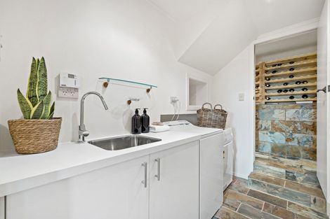 Photo of property in 30 Fairfax Avenue, Northcote, Auckland, 0627