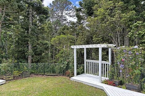 Photo of property in 100 Chelsea View Drive, Chatswood, Auckland, 0626