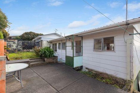 Photo of property in 2/321 Triangle Road, Massey, Auckland, 0614