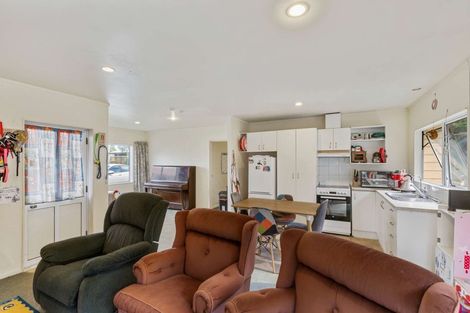 Photo of property in 104a Collingwood Road, Waiuku, 2123