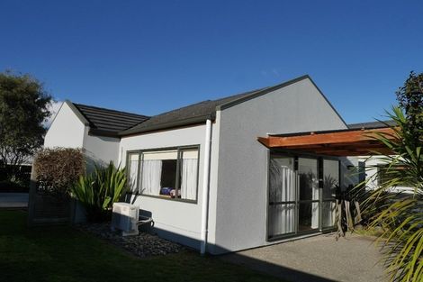 Photo of property in 71 Guildford Drive, Paraparaumu, 5032