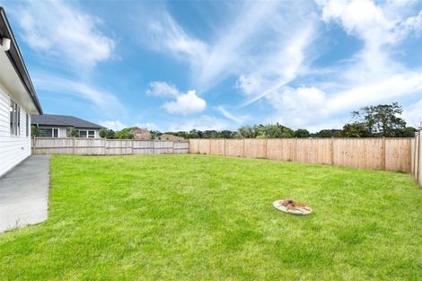 Photo of property in 10 Walter Ruddock Avenue, Kumeu, 0810