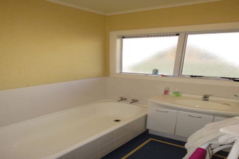 Photo of property in 425 Avonhead Road, Avonhead, Christchurch, 8042