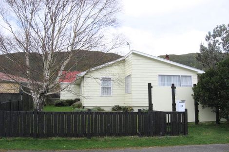 Photo of property in 13 Dewsbury Grove, Wainuiomata, Lower Hutt, 5014