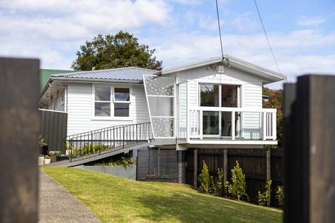 Photo of property in 58 Vodanovich Road, Te Atatu South, Auckland, 0610