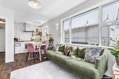 Photo of property in 4/36 Roxburgh Street, Mount Victoria, Wellington, 6011