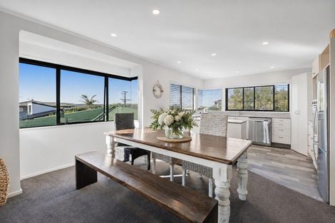 Photo of property in 1418 Whangaparaoa Road, Army Bay, Whangaparaoa, 0930
