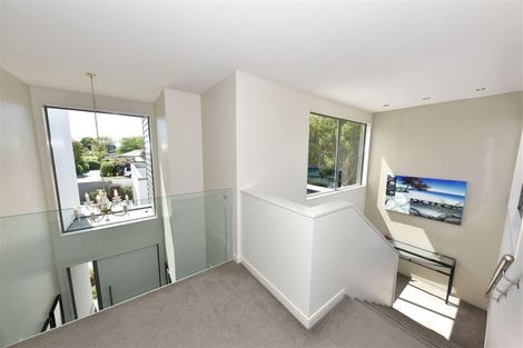 Photo of property in 27 Strowan Road, Strowan, Christchurch, 8052