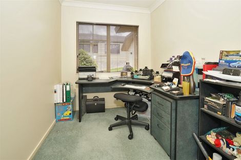 Photo of property in 17 Highgrove Drive, Grandview Heights, Hamilton, 3200