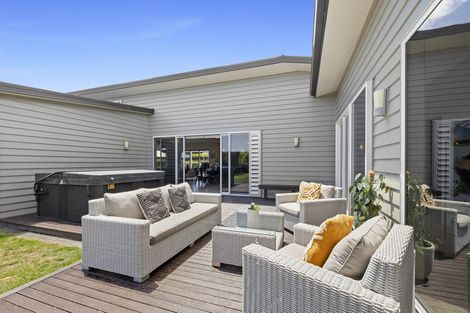 Photo of property in 32 Redwood Crescent, Hurdon, New Plymouth, 4310