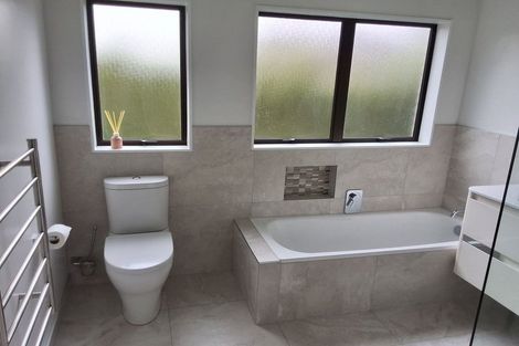 Photo of property in 53 Golfland Drive, Golflands, Auckland, 2013