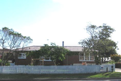 Photo of property in 2/4180 Great North Road, Glendene, Auckland, 0602