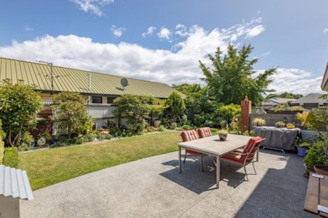 Photo of property in 10 Pyatt Place, Redwood, Christchurch, 8051