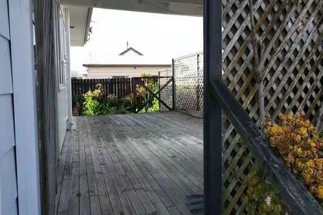 Photo of property in 2 Silverstone Place, Henderson, Auckland, 0612