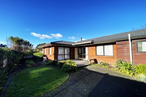 Photo of property in 38 West Fairway, Golflands, Auckland, 2013