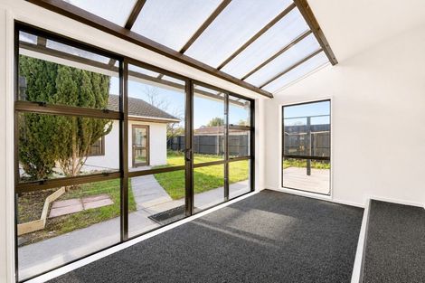 Photo of property in 2 Resolution Place, Bryndwr, Christchurch, 8053