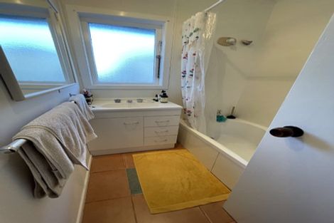 Photo of property in 1/4 Shamrock Lane, Te Atatu Peninsula, Auckland, 0610