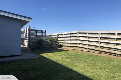 Photo of property in 3 Okiwa Terrace, Waiinu Beach, Whanganui, 4588