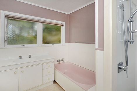 Photo of property in 2 Paratai Crescent, Woodhill, Whangarei, 0110