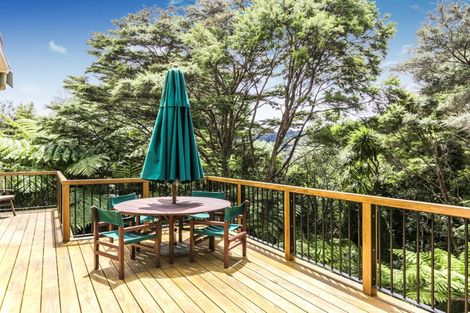Photo of property in 5 Hayes Road, Henderson Valley, Auckland, 0612