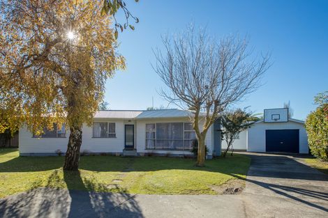 Photo of property in 19 Mokau Place, Terrace End, Palmerston North, 4410