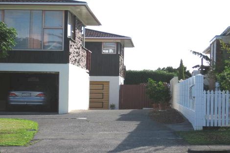 Photo of property in 1/4178 Great North Road, Glendene, Auckland, 0602