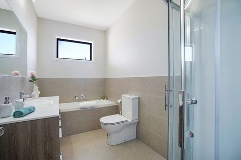 Photo of property in 8 Twin Parks Rise, Papakura, 2110