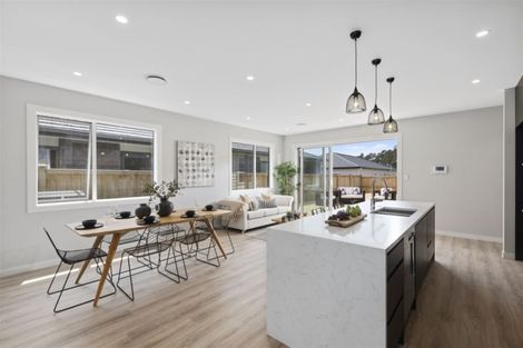 Photo of property in 13 Vinistra Road, Kumeu, 0810