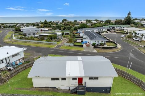 Photo of property in 10 Tainui Street, Castlecliff, Whanganui, 4501