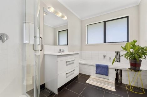 Photo of property in 28 Lynley Park Drive, Omokoroa, 3114