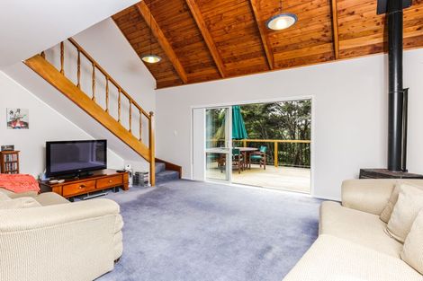 Photo of property in 5 Hayes Road, Henderson Valley, Auckland, 0612